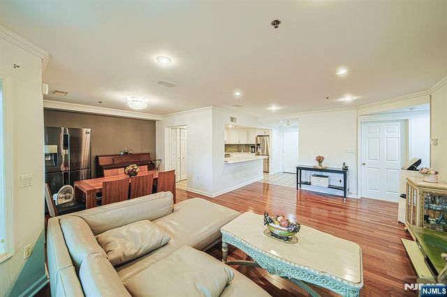 306 Smith Court R306, Edgewater, NJ 07020