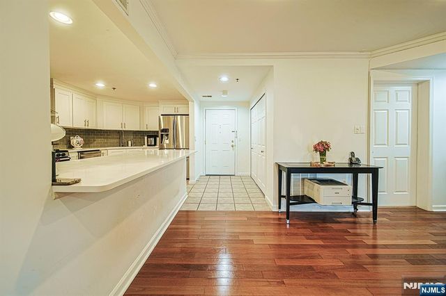 306 Smith Court R306, Edgewater, NJ 07020