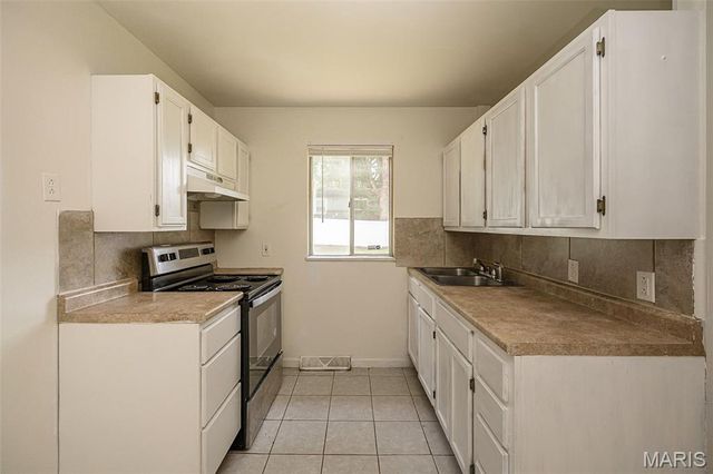2512 Netherton Drive, St Louis, MO 63136
