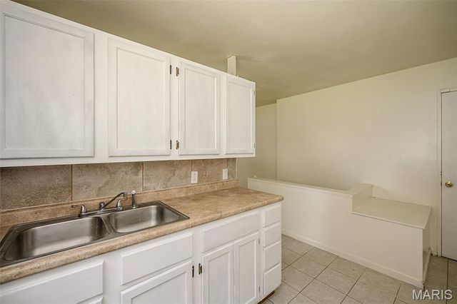 2512 Netherton Drive, St Louis, MO 63136