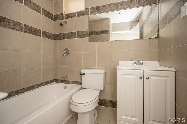 2512 Netherton Drive, St Louis, MO 63136