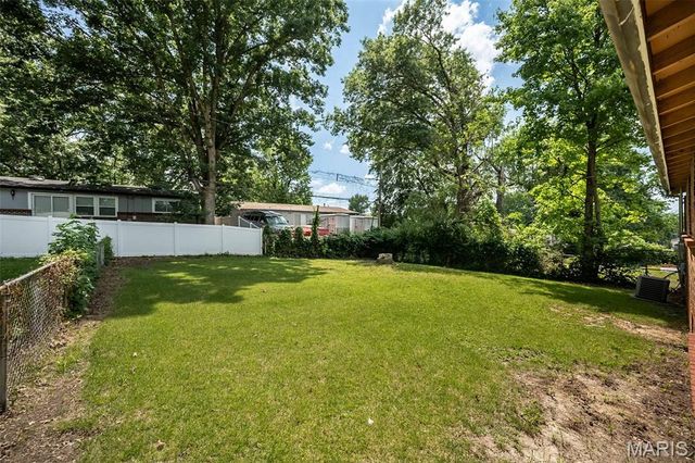 2512 Netherton Drive, St Louis, MO 63136