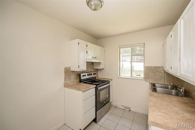 2512 Netherton Drive, St Louis, MO 63136