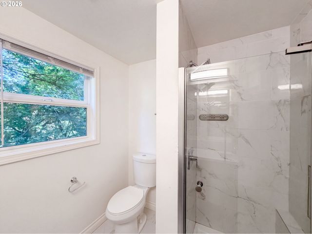 605 ASH St, Lake Oswego, OR 97034