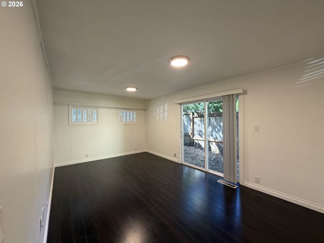 605 ASH St, Lake Oswego, OR 97034