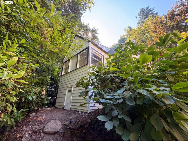 605 ASH St, Lake Oswego, OR 97034