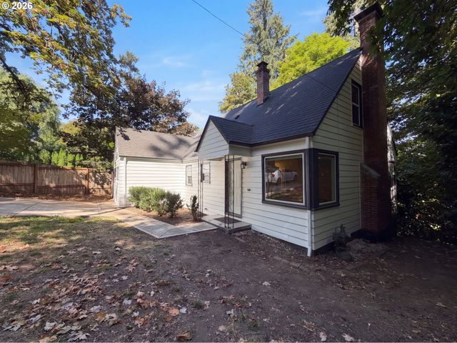 605 ASH St, Lake Oswego, OR 97034