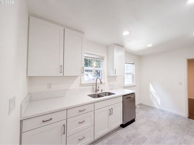 605 ASH St, Lake Oswego, OR 97034
