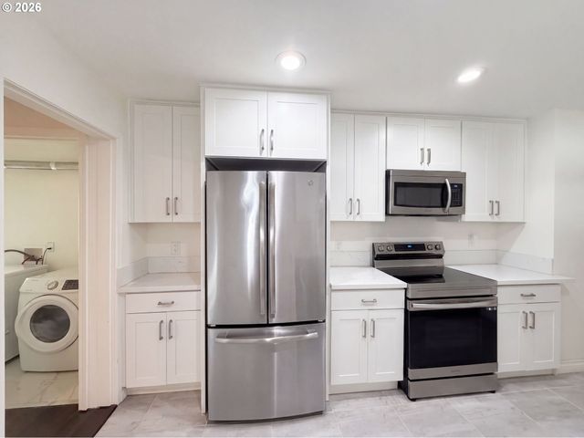 605 ASH St, Lake Oswego, OR 97034