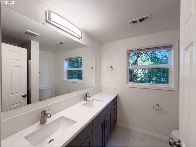 605 ASH St, Lake Oswego, OR 97034