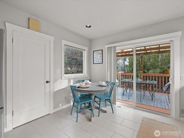 7532 9th Avenue NE, Seattle, WA 98115