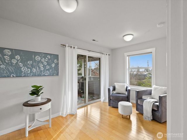 7532 9th Avenue NE, Seattle, WA 98115