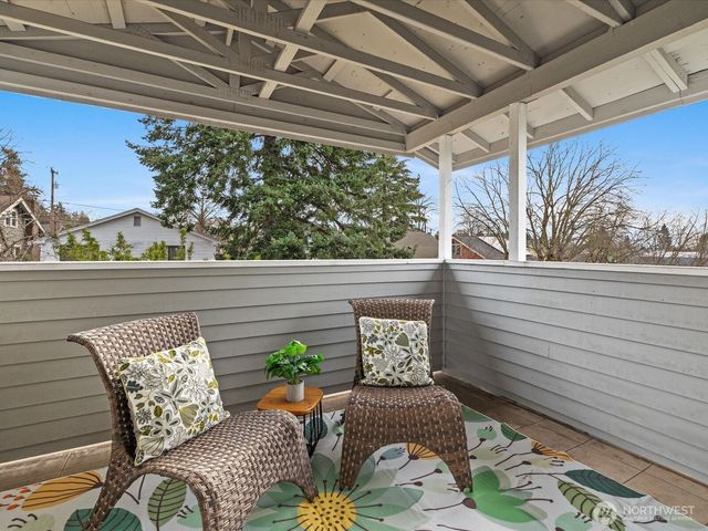 7532 9th Avenue NE, Seattle, WA 98115