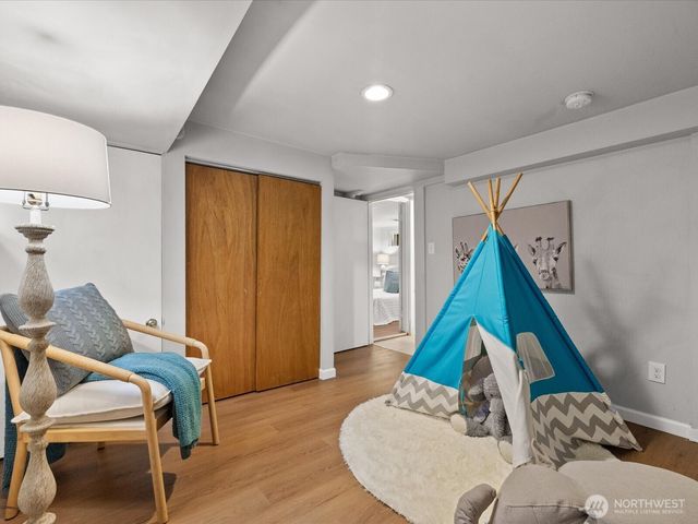 7532 9th Avenue NE, Seattle, WA 98115