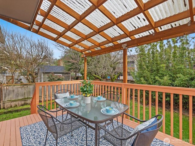 7532 9th Avenue NE, Seattle, WA 98115