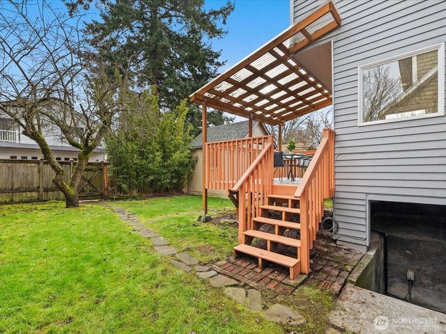 7532 9th Avenue NE, Seattle, WA 98115
