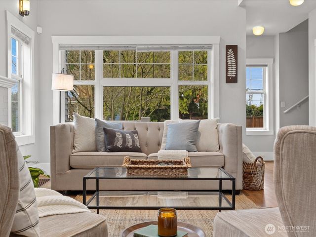 7532 9th Avenue NE, Seattle, WA 98115