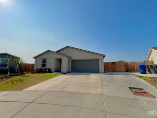 7303 Sepulveda Court, Bakersfield, CA 93313