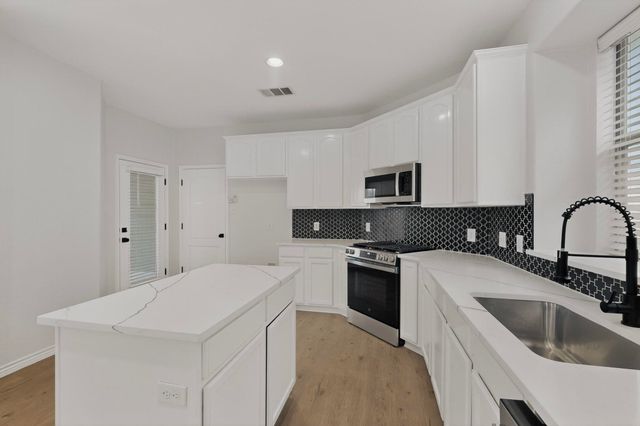 1213 King George Lane, Savannah, TX 76227