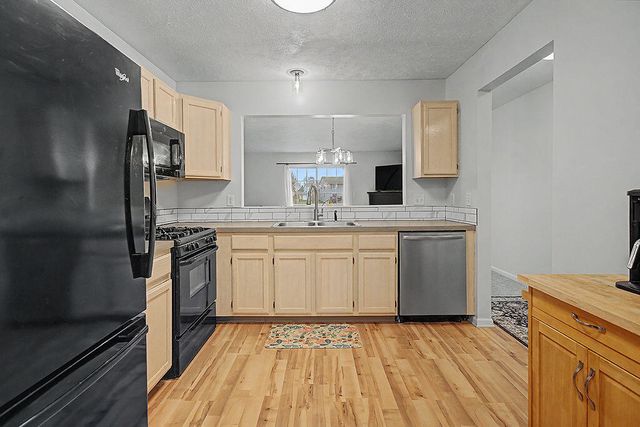 5423 Rivertown Circle SW, Wyoming, MI 49418