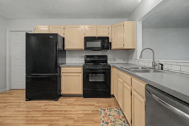 5423 Rivertown Circle SW, Wyoming, MI 49418