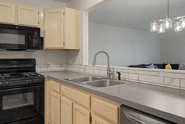 5423 Rivertown Circle SW, Wyoming, MI 49418