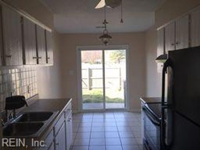 811 Graduate CT, Virginia Beach, VA 23462