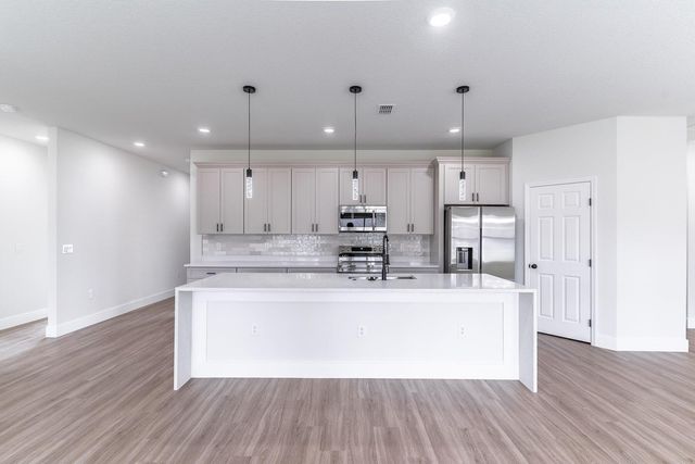 983 NW Pace Dr Drive NW, Palm Bay, FL 32907
