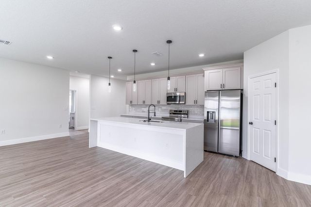 983 NW Pace Dr Drive NW, Palm Bay, FL 32907