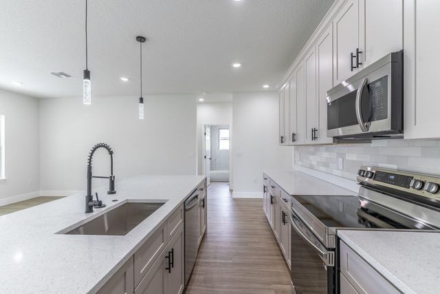 983 NW Pace Dr Drive NW, Palm Bay, FL 32907
