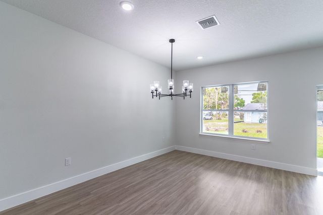 983 NW Pace Dr Drive NW, Palm Bay, FL 32907