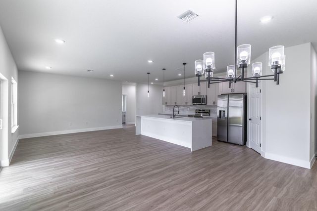 983 NW Pace Dr Drive NW, Palm Bay, FL 32907