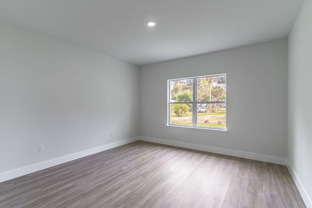 983 NW Pace Dr Drive NW, Palm Bay, FL 32907