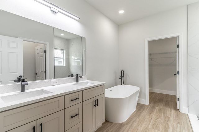983 NW Pace Dr Drive NW, Palm Bay, FL 32907