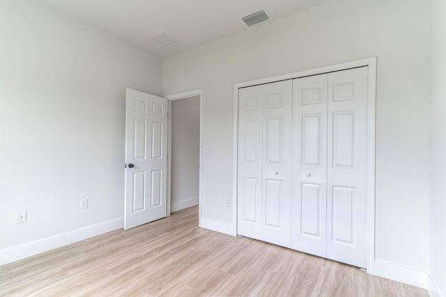 983 NW Pace Dr Drive NW, Palm Bay, FL 32907
