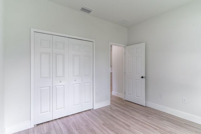 983 NW Pace Dr Drive NW, Palm Bay, FL 32907
