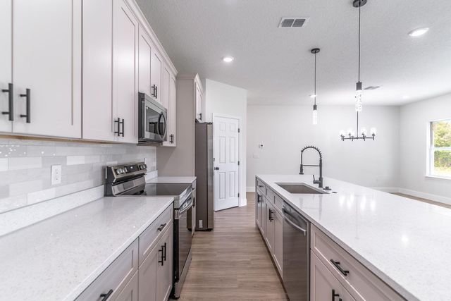 983 NW Pace Dr Drive NW, Palm Bay, FL 32907
