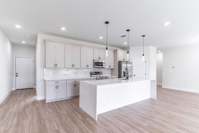 983 NW Pace Dr Drive NW, Palm Bay, FL 32907
