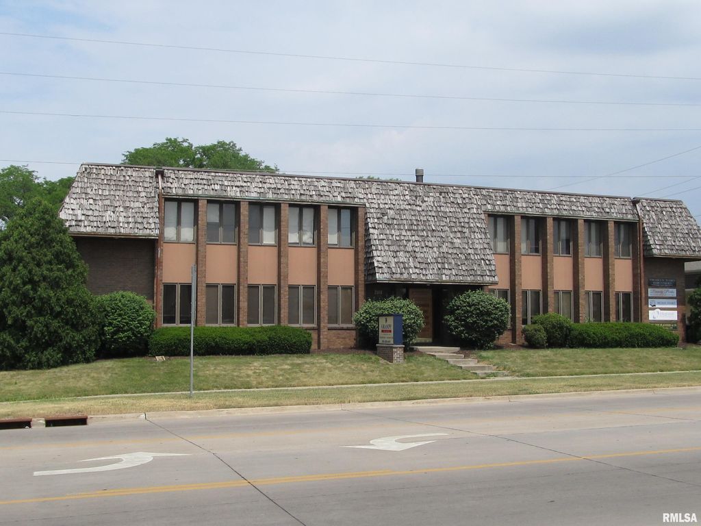 2500 18TH Street, Bettendorf, IA 52722