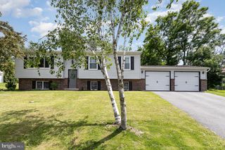 5071 CARROLLTON DR, Harrisburg, PA 17112