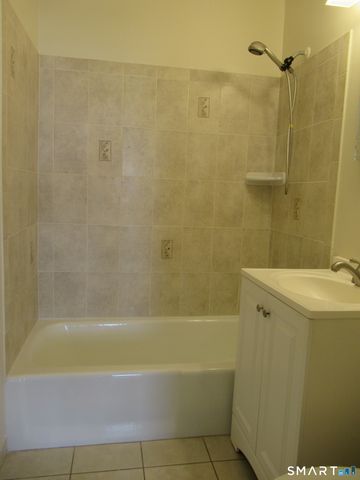 2625 Park Avenue 7P, Bridgeport, CT 06604