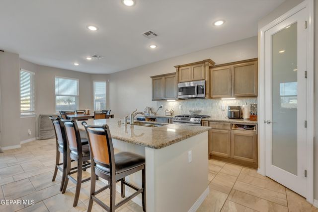 912 CRYSTAL DEER Drive, El Paso, TX 79928