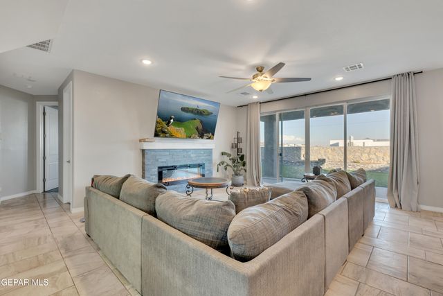 912 CRYSTAL DEER Drive, El Paso, TX 79928