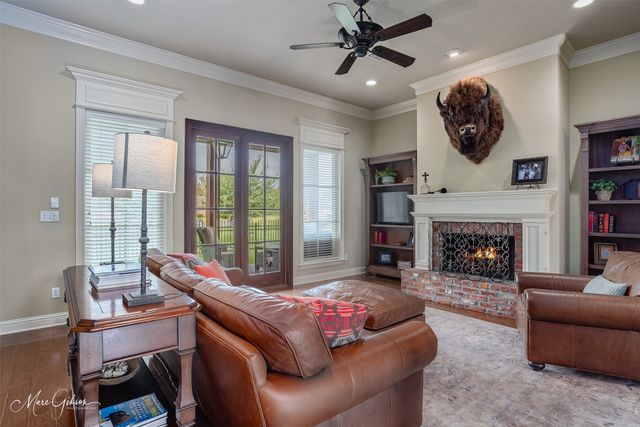 303 Bevly Lake, Bossier City, LA 71111