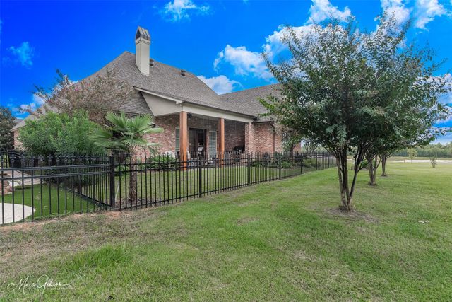 303 Bevly Lake, Bossier City, LA 71111