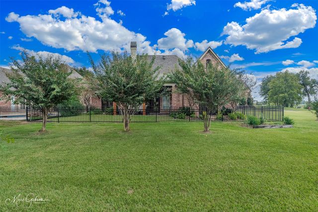 303 Bevly Lake, Bossier City, LA 71111