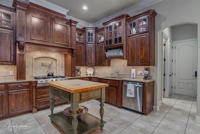 303 Bevly Lake, Bossier City, LA 71111