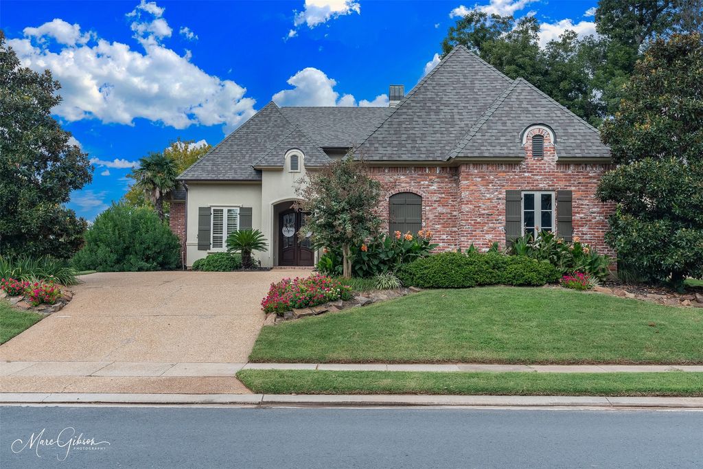 303 Bevly Lake, Bossier City, LA 71111