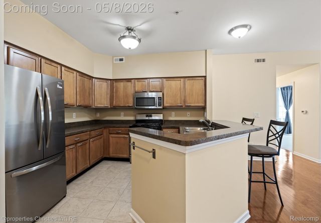 920 W Summerfield Glen Circle, Scio Township, MI 48103