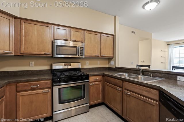920 W Summerfield Glen Circle, Scio Township, MI 48103